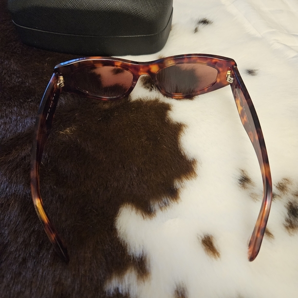 Salvatore Ferragamo Sunglasses - Picture 3 of 11
